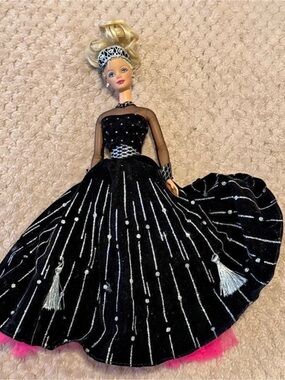 Mattel 1995 Classique Collection Midnight Gala Barbie Black & Pink Fashion Doll
